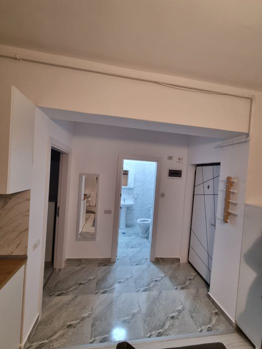 Închiriez studio nou 45mp