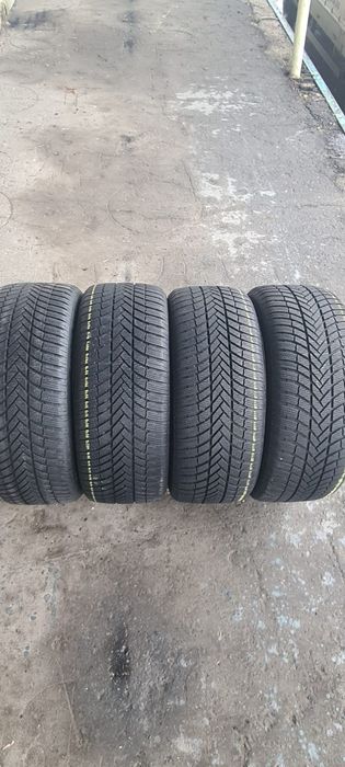 4 anvelope iarna Bridgestone 255/50/19.Pretul este pe bucata.