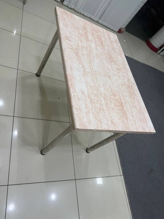 Продается столы и стулья