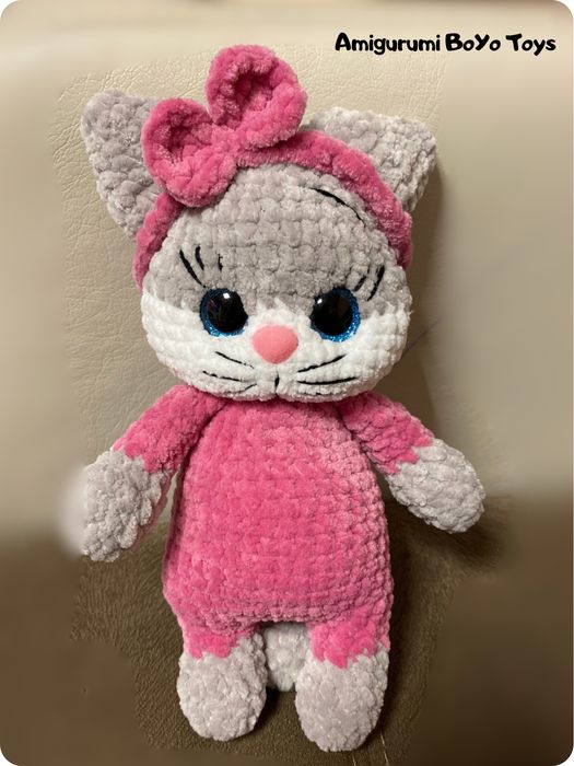 Ръчно плетена играчка коте амигуруми