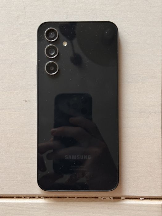 Samsung Galaxy A54 + калъф Spigen