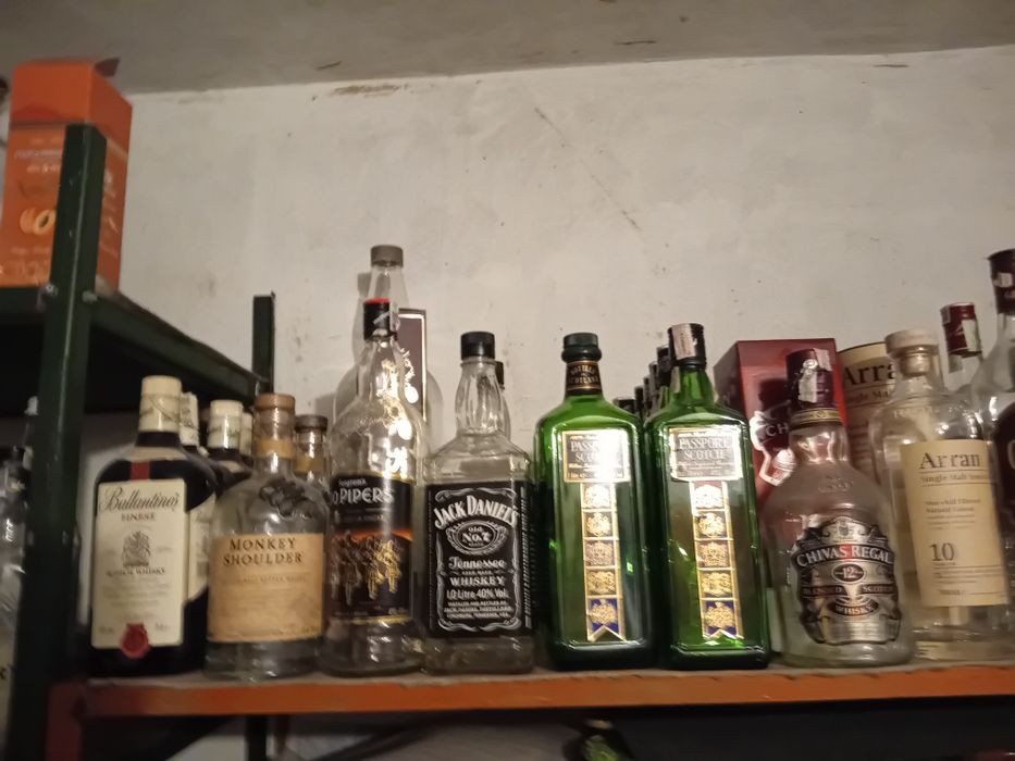 Кутии и бутилки от уиски