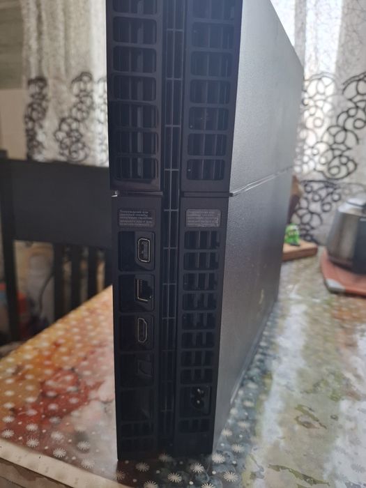 Продам Сони плейстейшен 4
