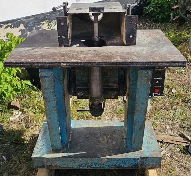 Продам фрезерный станок по дереву