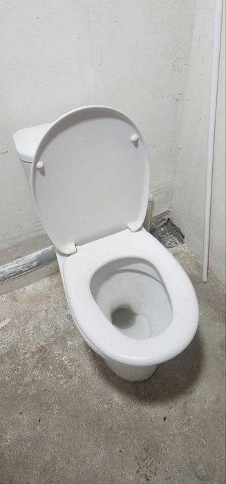 Унитаз в отличном состоянии.
