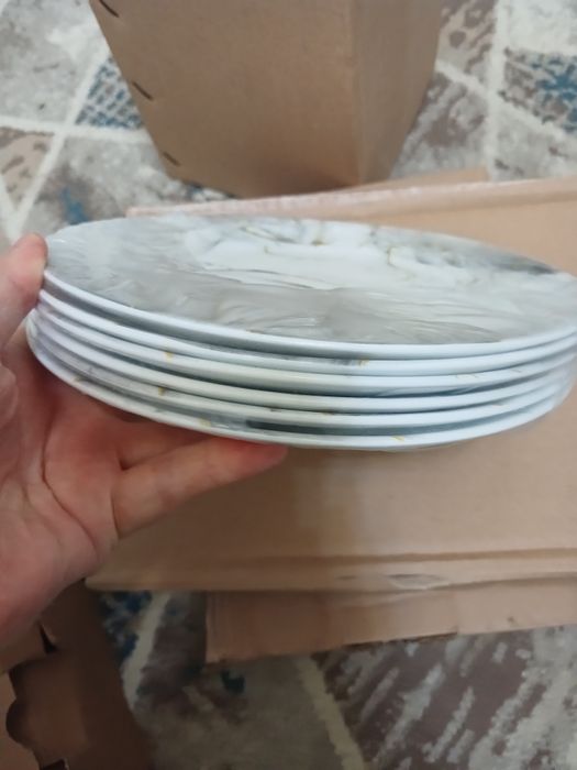 Продаю посуду из небьющегося материала фирмы **Dinova Saina**,