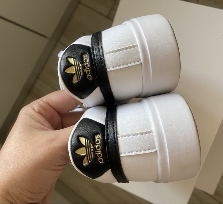 Adidasi Adidas, marimea 40 jumatate, superbi