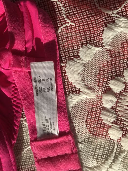 Sutiene noi Secret Possessions numarul 85C.