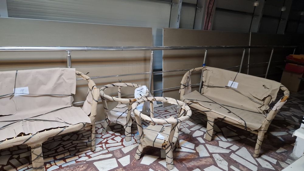 Mobilier din ratan, set format din 2 canapele, o masă de dining