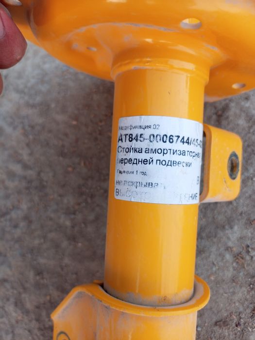 Amartizator sotiladi lada vesta.. Yap yangi faqat lada vesta oʻz