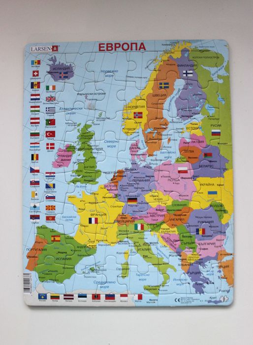 3 учебни пъзела по английски език и 1 с карта на Европа - Larsen