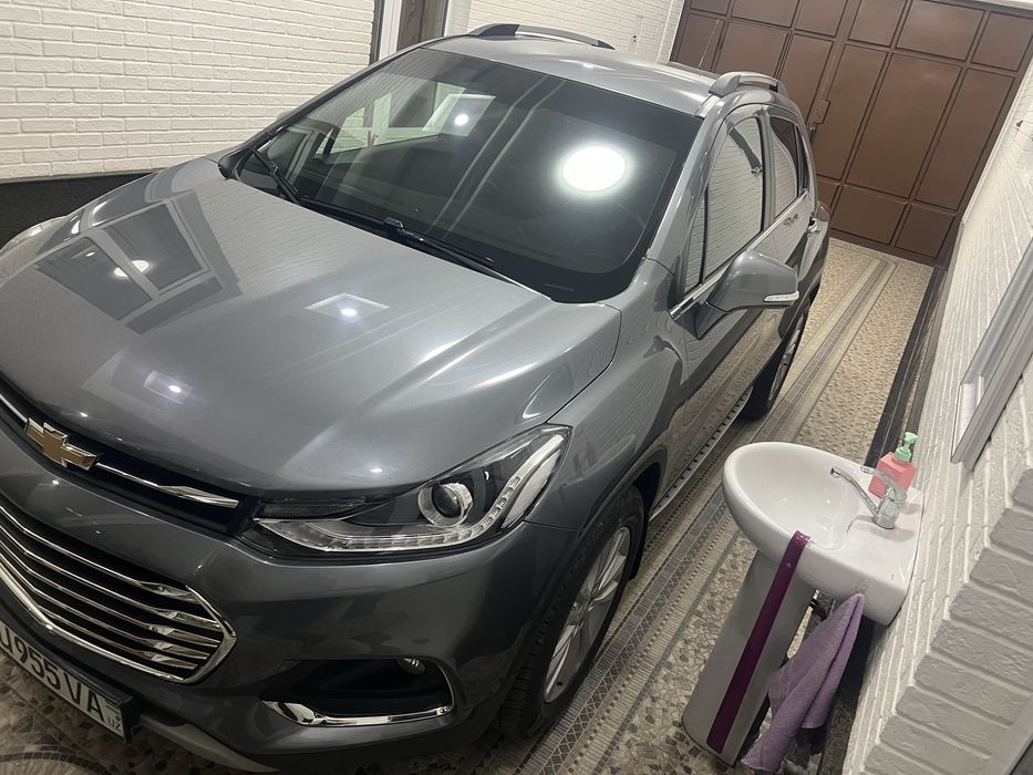 Шевроле Трекер 2019 года, пробег 79000 км мокрий асфальт