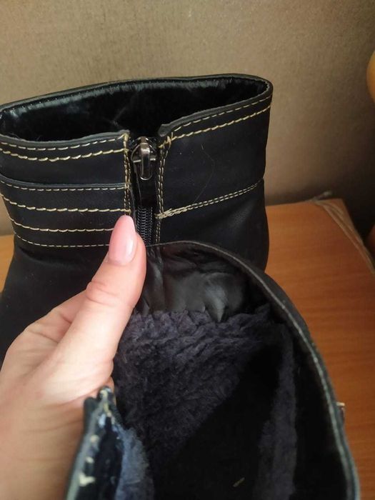 Ботинки демисезонные б/у, размер 40.