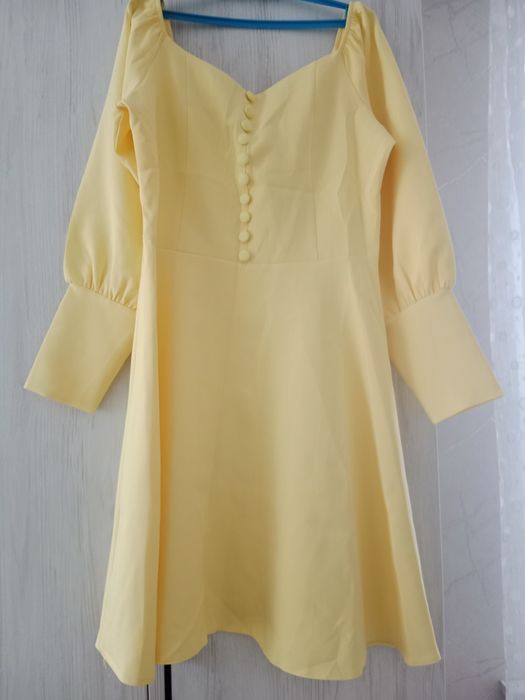 Продам платья новые