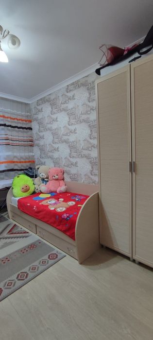Детская мебель ,кровать шкаф стол