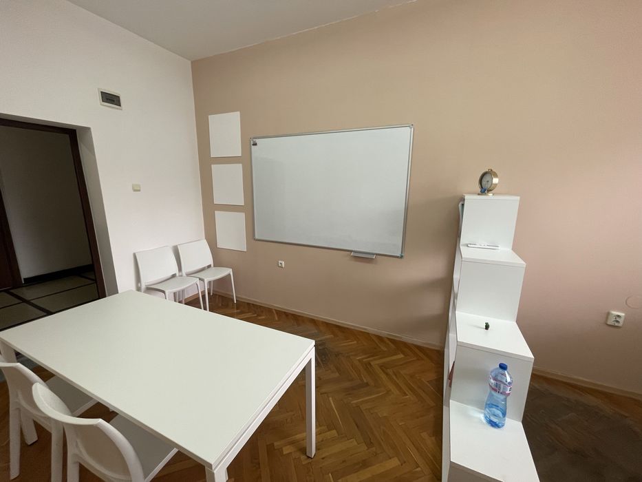 Продавам офис мебели