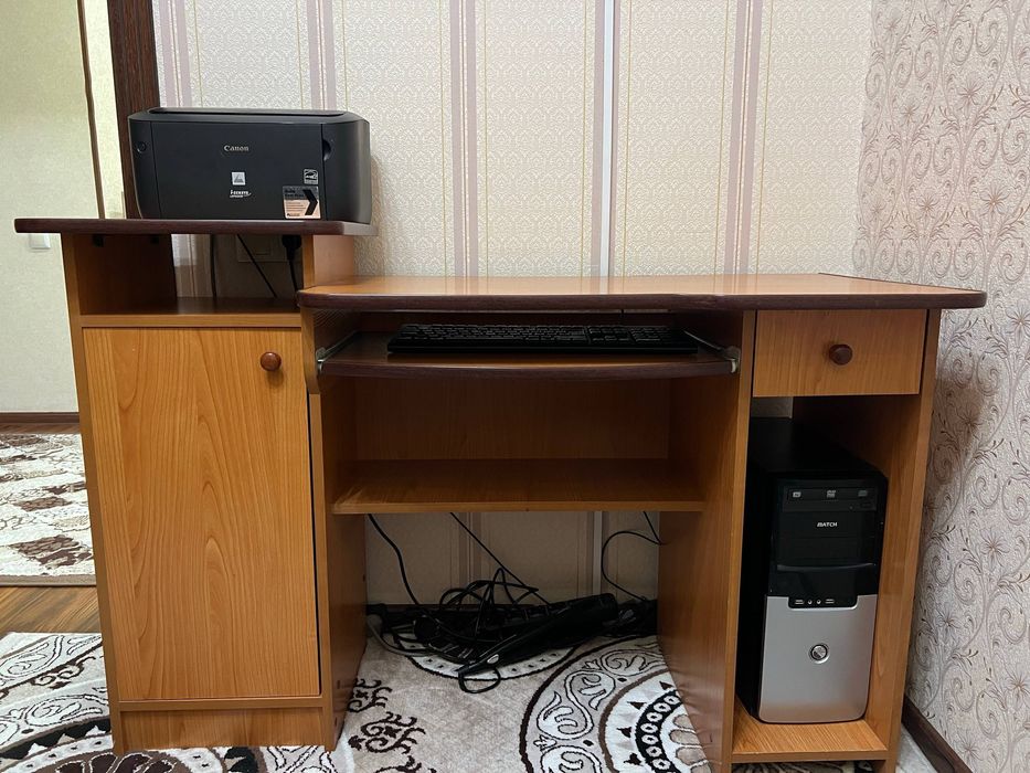 Компьютерный стол