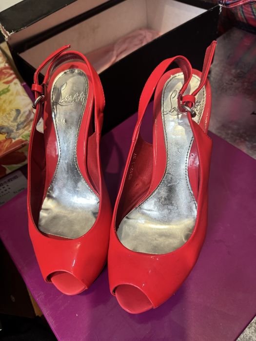 Продам туфли лакированные