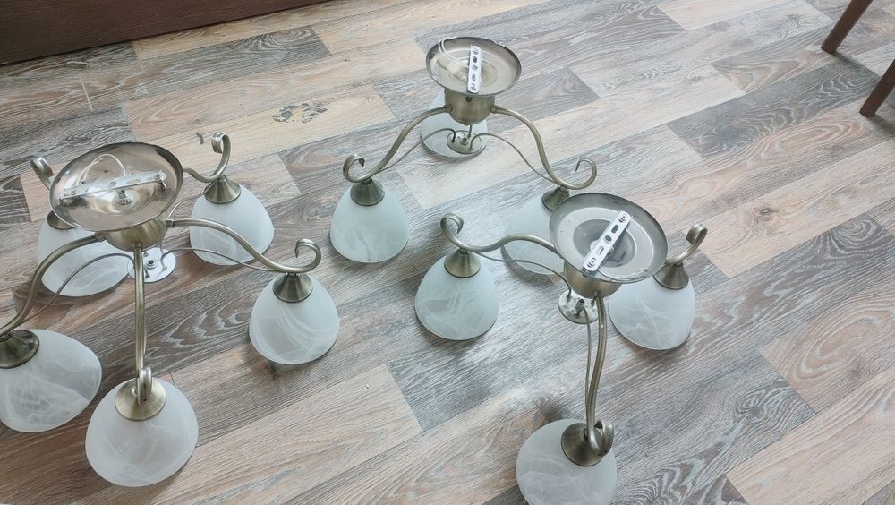 Продам 3 люстры.