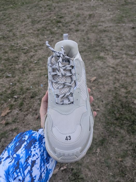 Balenciaga Triple S Gri (mărimi 43)