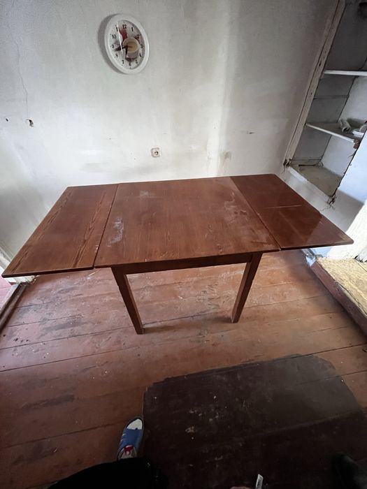 Продам стол 80/80/1,5. Состояние уд.