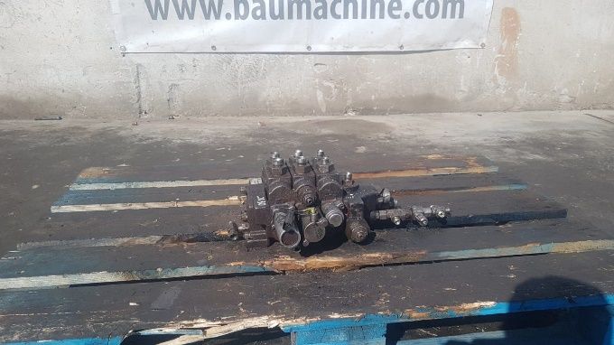 Distribuitor hidraulic buldoexcavator JCB JCB JC 225722