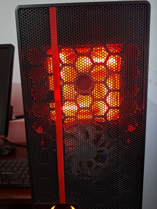 Vând pc gaming urgent