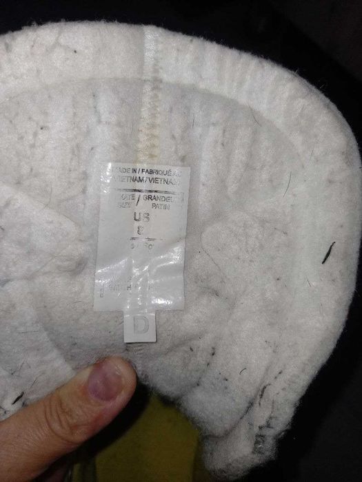 Продам хоккейные коньки CCM размер D8, или на наш 39-40.