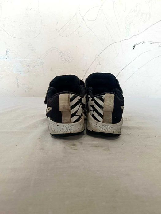 Кроссовки Nike Team Hustle Quick