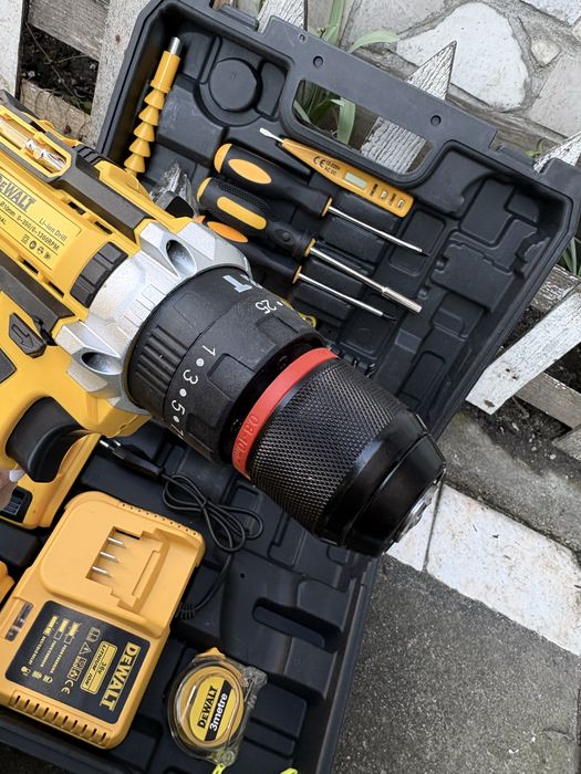 Акумулаторен винтоверт марка DEWALT , нов