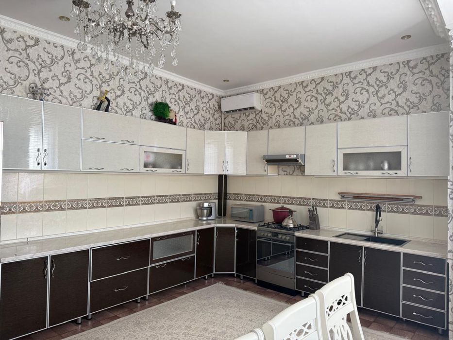 Продаю кухонный гарнитур в хорошем состоянии.Практичный вмеситительный