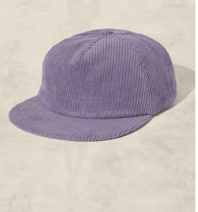 Шапка с козирка от рипсено кадифе