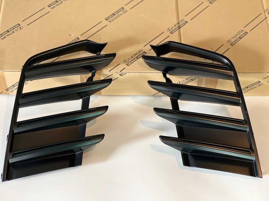 Решетка бампера оригинал Toyota LC 300