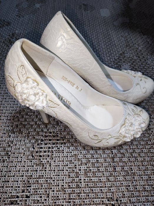 Туфли цвета слоновой кости