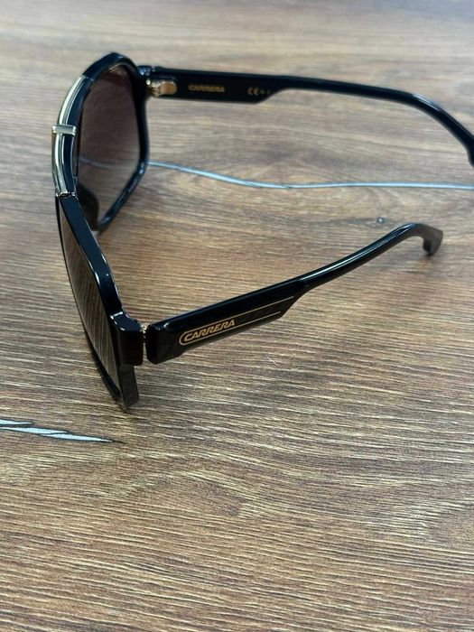 Продавам слънчеви очила CARRERA.