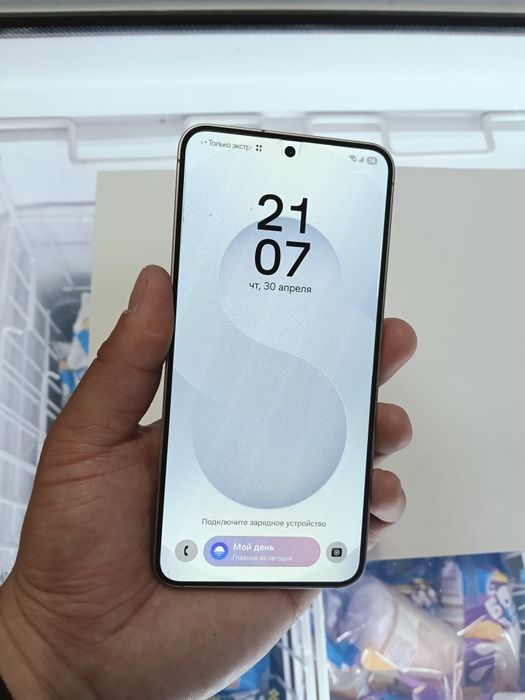 Samsung S25 в идеальном состоянии