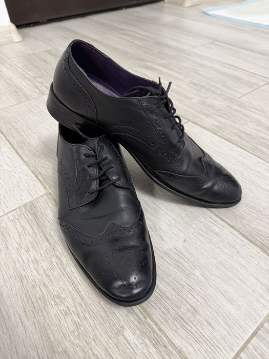 Vând pantofi de piele marimea 42