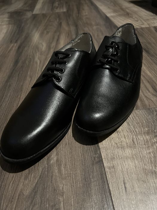 Чисто нови обувки от естествена кожа!