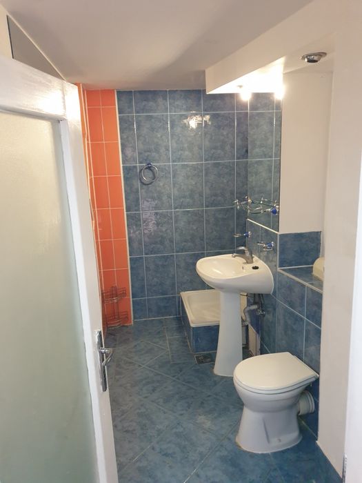 inchiriez Transilvaniei 3 /60  penthouse 6 cam. 140 mp preț 500 e