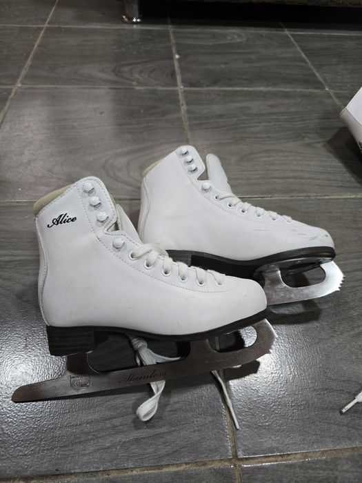 Продам фигурные коньки