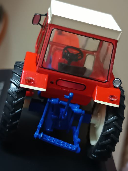auto UTB 1/43 machetă nou + revistă
