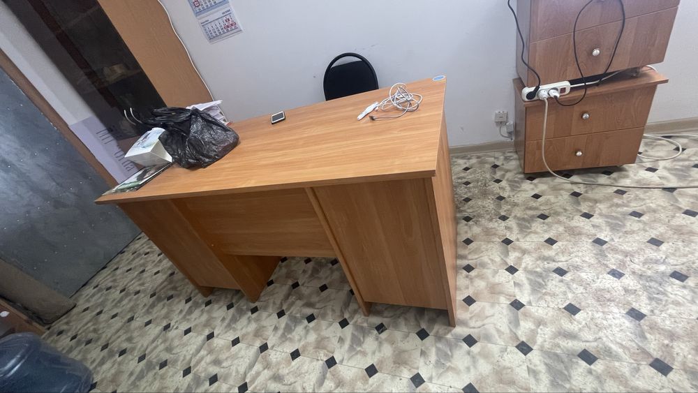 Офисная мебель / полки/ столы/ шкафы