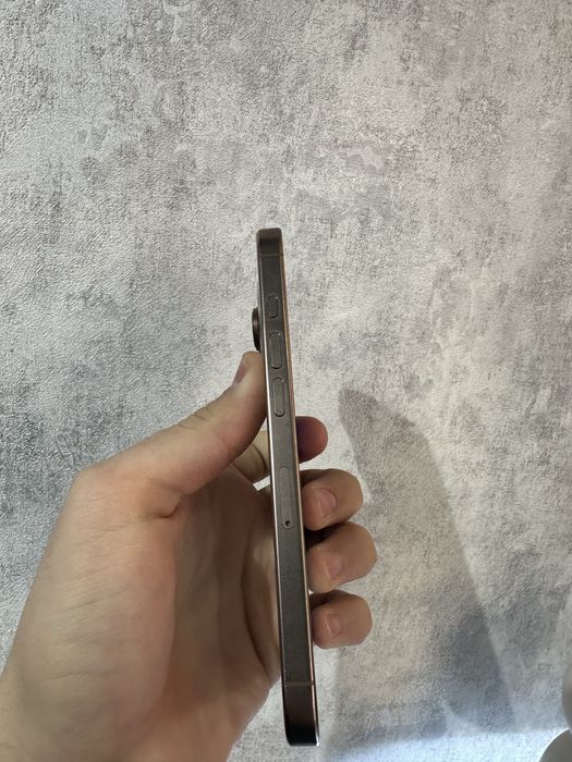 Iphone 16 pro desert 256 gb 91 % krishka alishgan ekran dog bor