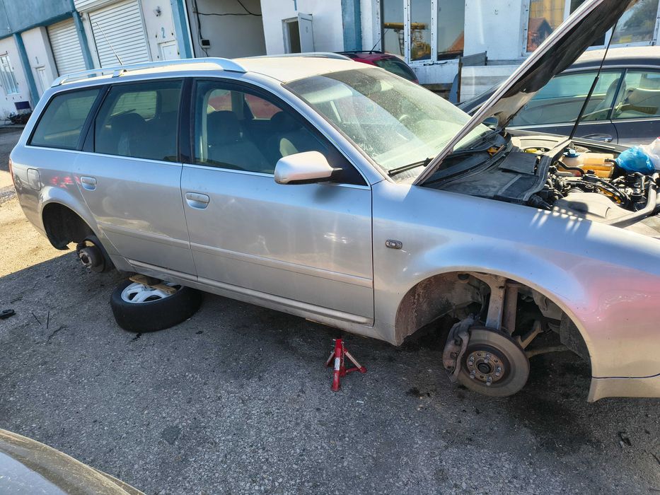 Продавам Ауди А6,2,5тди,180к.2004г. на части или цялата за части 0877996847
