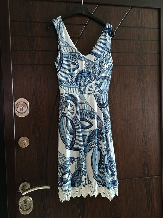 Дамски рокли в синьо и бяло