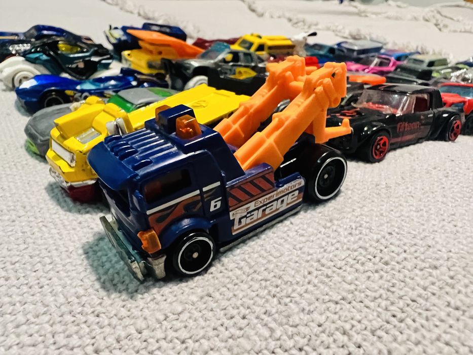 Машинки Hot Wheels