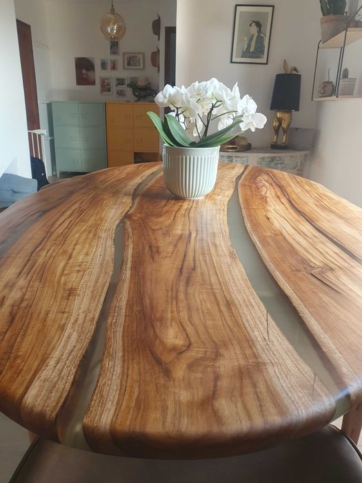 Маси и плотове от масивна дървесина и епоксидна смола