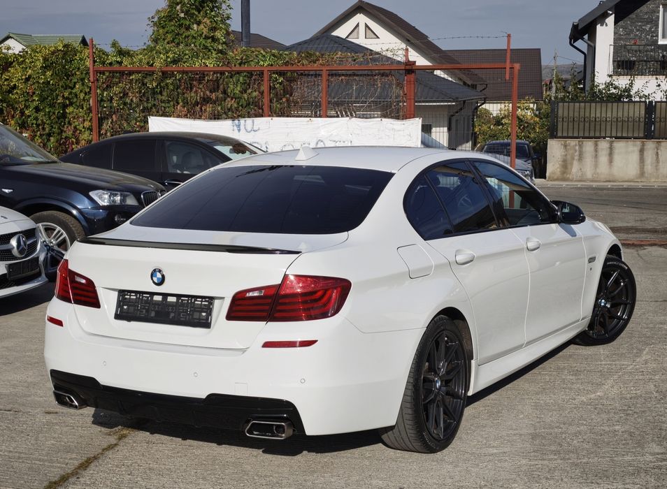 BMW Seria 5 520d M Paket Facelift 218cp Eur6 Lane încălzire Distronic Head up display distribuție noua 0km moduri automat navigație Germania Garanție
