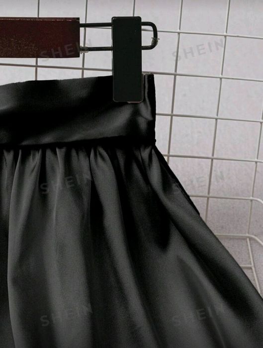 Fusta eleganta satin marimea L, noua