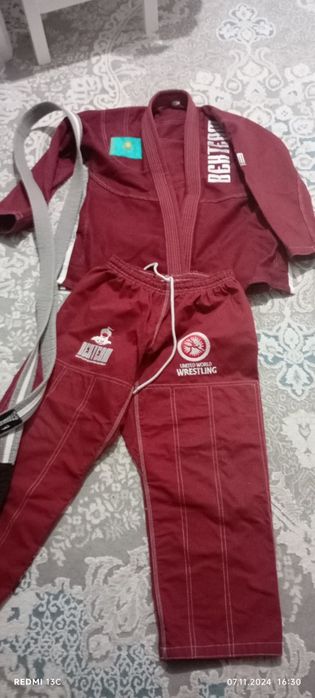 Продам кимано красное